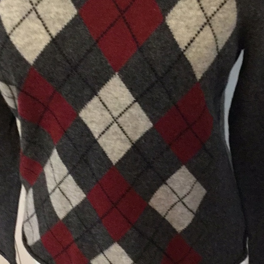 Red and Gray Cashmere Crew Neck Argyle Sweater - Picture 3 of 7